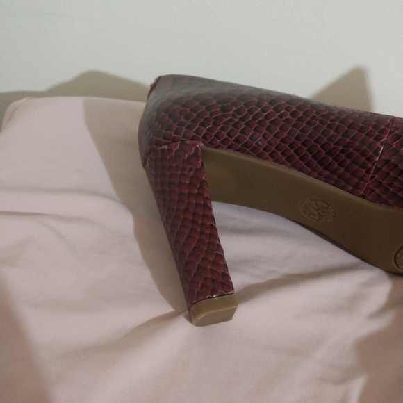 MICHAEL Michael kors Dorothy Flex Shoes - Picture 3 of 5